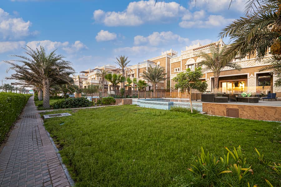 Dubai, Palm Jumeirah 7 BR Luxury Villa For Holiday (62). jpg