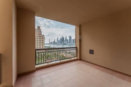 2 Bedroom Apartment for Sale in Palm Jumeirah, Dubai - Vacant | Quiet Neighbourhood | Pool and Sea Views