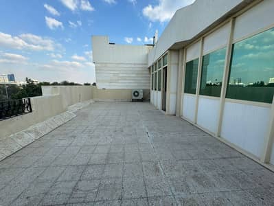 5 Bedroom Villa for Rent in Al Karamah, Abu Dhabi - Spacious 5 bedrooms villa/maid/ covered parking//lift