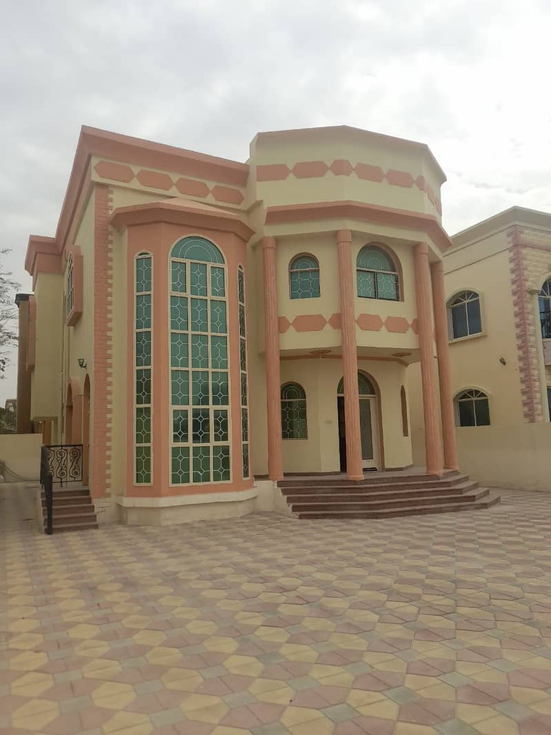 Two-storey villa for rent in Rawda 5 rooms, a sitting room and a hall 70 thousand dirhams required No air conditioning