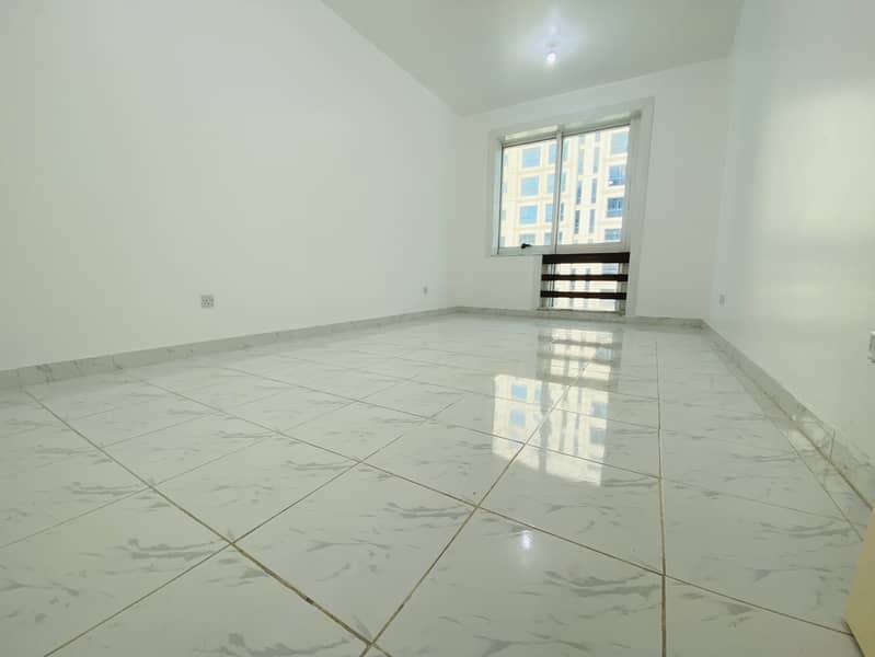 شقة في شارع حمدان 1 غرفة 43000 درهم - 8687513