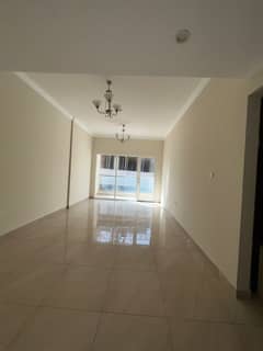 A large room and a hall, 2 bathrooms and a laundry room, with air conditioning, parking, free maintenance, and central gas.  The price is 33 thousand.