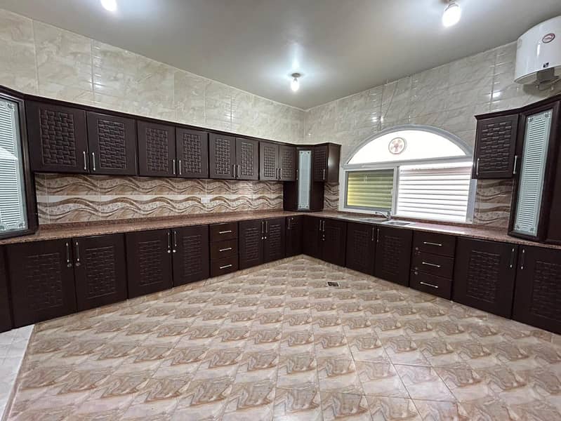 Квартира в Аль Шамха, 2 cпальни, 40000 AED - 8691874