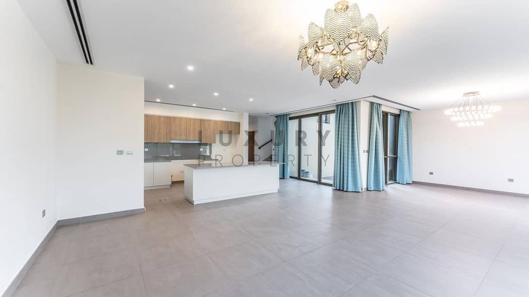 Vacant | End Unit | Single Row | Overlooking Park Vacant | End Unit | Single Row | Overlooking Park