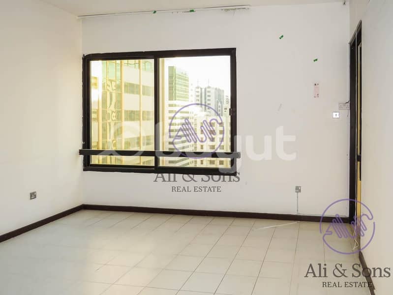 7 Spacious and Bright Apartment near electra park