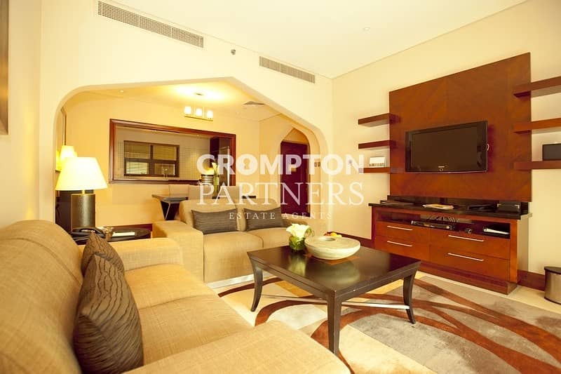  Luxurious and  Serviced  Unit