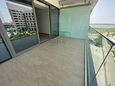 1 Bedroom Flat for Sale in Yas Island, Abu Dhabi - Partial Sea and Plaza View | Beach Access | Lavish