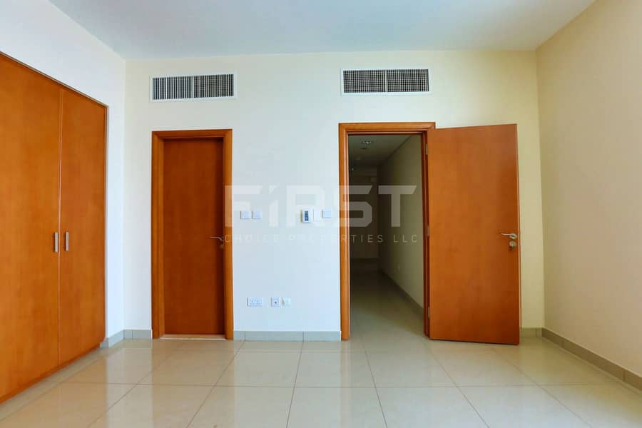 6 Internal Photo of 1 Bedroom Apartment in Beach Towers Shams Abu Dhabi Al Reem Island Abu Dhabi UAE (1). jpg