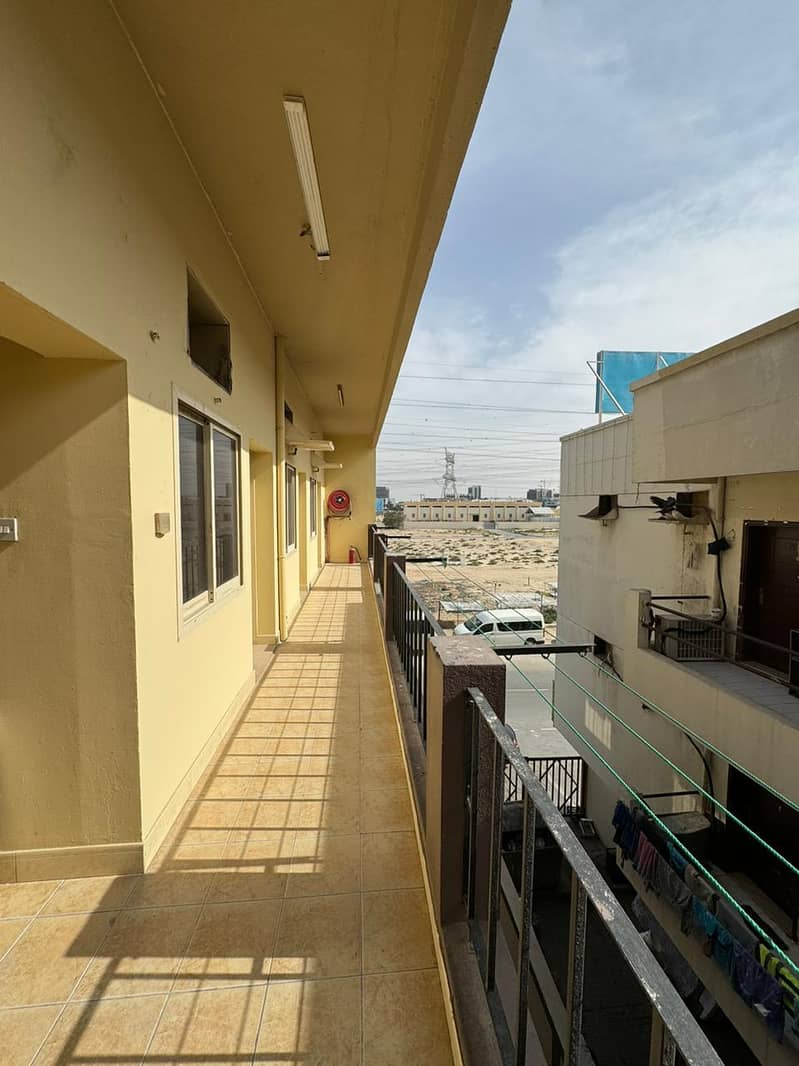 6PERSONS ROOM FOR RENT IN WELLMAINTAINED CAMP2100/AED
