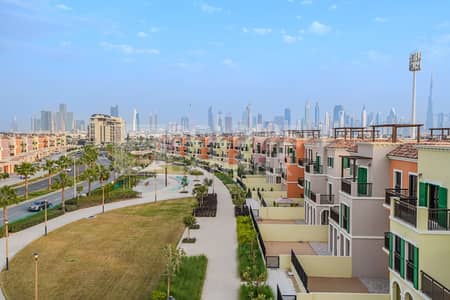 4 Bedroom Villa for Rent in Jumeirah, Dubai - Phenomenal Skyline View | Luxurious 4Bed | Ready