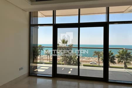 2 Bedroom Apartment for Rent in Palm Jumeirah, Dubai - Sea View | Vacant Now | 2BR plus Maids Rm