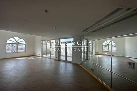 3 Bedroom Flat for Rent in Palm Jumeirah, Dubai - Penthouse Level | Sea Views | Upgraded