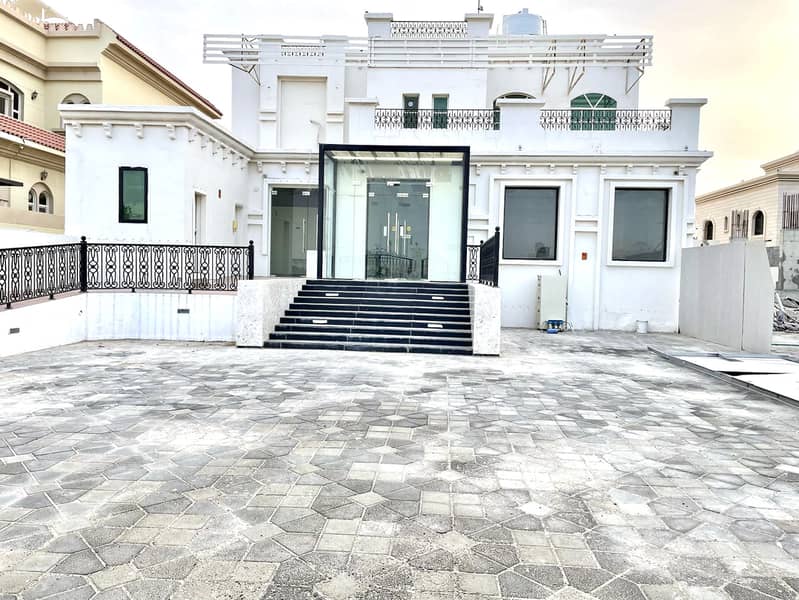 فيلا تجارية في بني ياس شرق،بني ياس 600000 درهم - 8697424