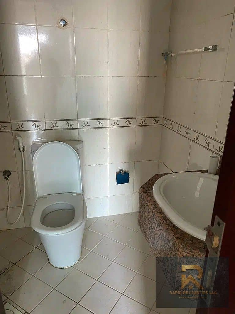 10 washroom2. jpg