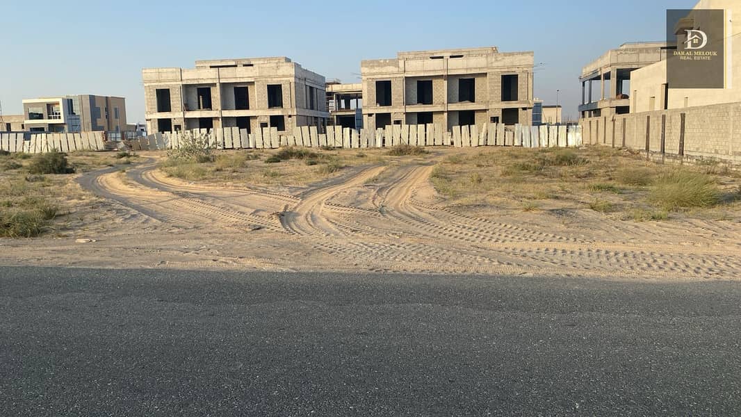 For sale in Sharjah, Al-Hoshi area, residential and investment land, area of ​​10,000 feet, a permit for a ground and first villa, and two attached villas are declared. An excellent location on two streets, front and back. Freehold installments have been