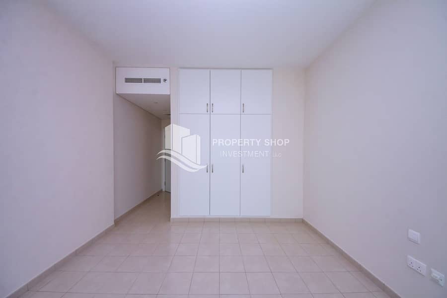 3 2-bedroom-apartment-al-reem-island-shams-abu-dhabi-amaya-tower-closet. JPG