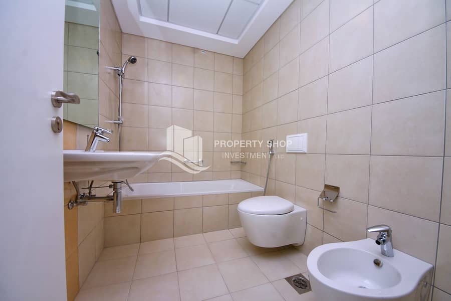 9 2-bedroom-apartment-al-reem-island-shams-abu-dhabi-amaya-tower-master-bathroom. JPG