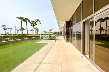 2 Bedroom Apartment for Rent in Palm Jumeirah, Dubai - Lowest Price | Unfurnished | Maids Room