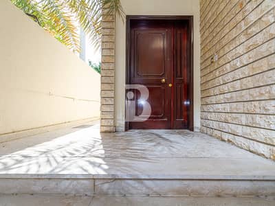 4 Bedroom Villa for Rent in Al Khalidiyah, Abu Dhabi - Luxury 4 Bedrooms Villa | Big Garden | Maid Room