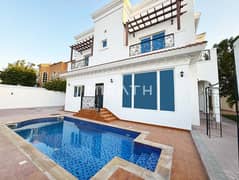 Well maintained family villa with service block