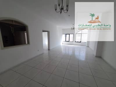 Three rooms and a living room with air conditioning and a large area for the owner