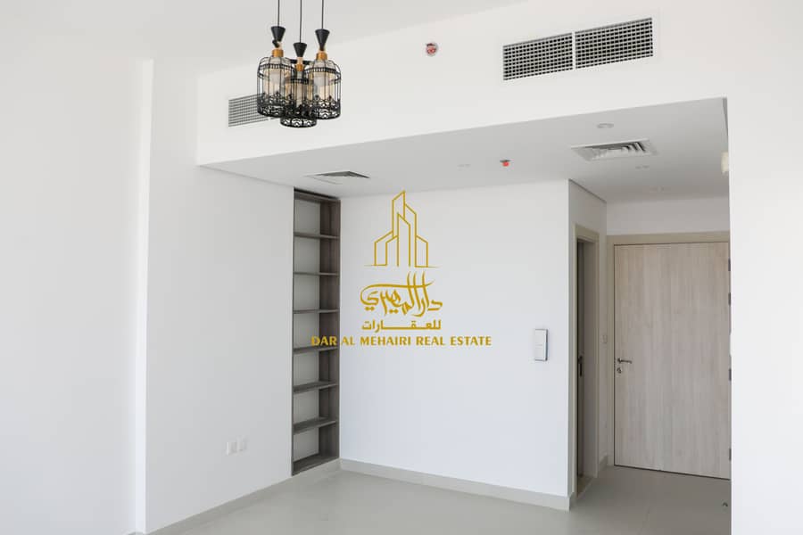 شقة في بناية ناد الحمر،ند الحمر 1 غرفة 65000 درهم - 8705201