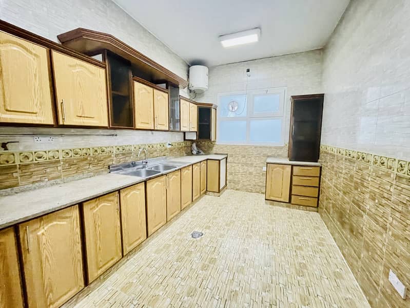 Квартира в Аль Шамха, 3 cпальни, 75000 AED - 8705525