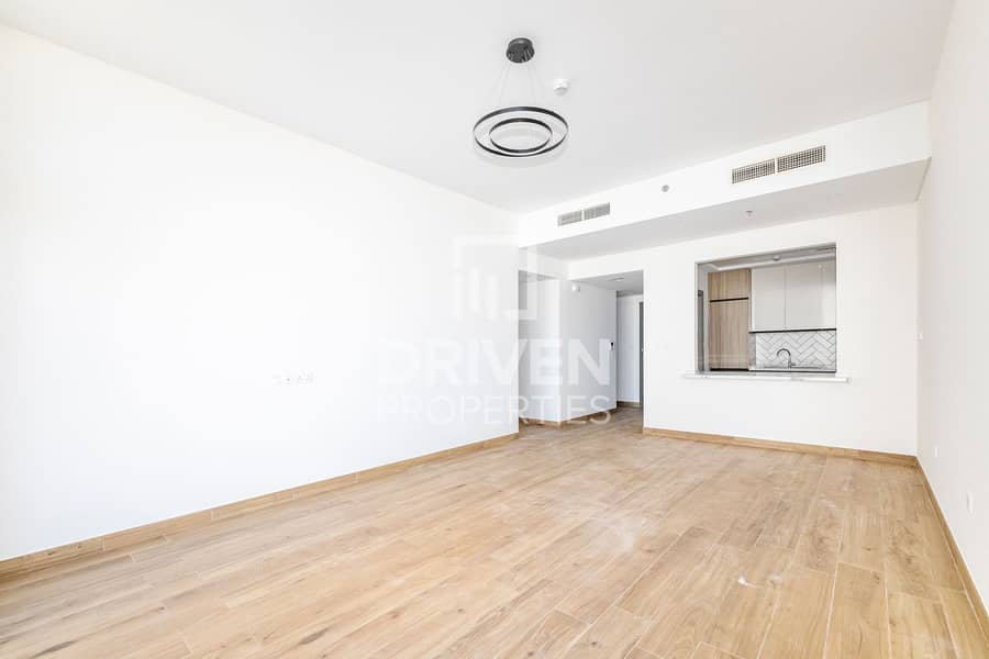 Vacant Spacious Apt with Community Views