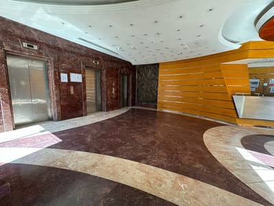 شقة 4 غرف نوم للايجار في منطقة النادي السياحي، أبوظبي - شقة في منطقة النادي السياحي 4 غرف 85000 درهم - 8707386