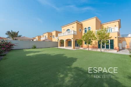 5 Bedroom Villa for Sale in Jumeirah Park, Dubai - Great Location | Large Plot | 5 BR