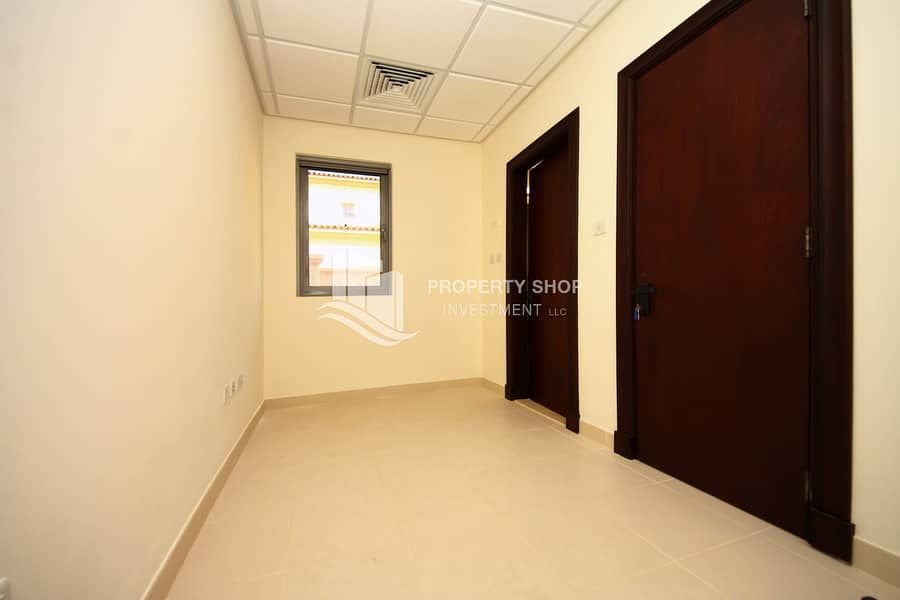 9 3-bedroom-standard-villa-abu-dhabi-saadiyat-beach-arabian-maidsroom. JPG