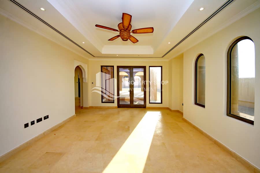 10 3-bedroom-standard-villa-abu-dhabi-saadiyat-beach-arabian-living-area. JPG