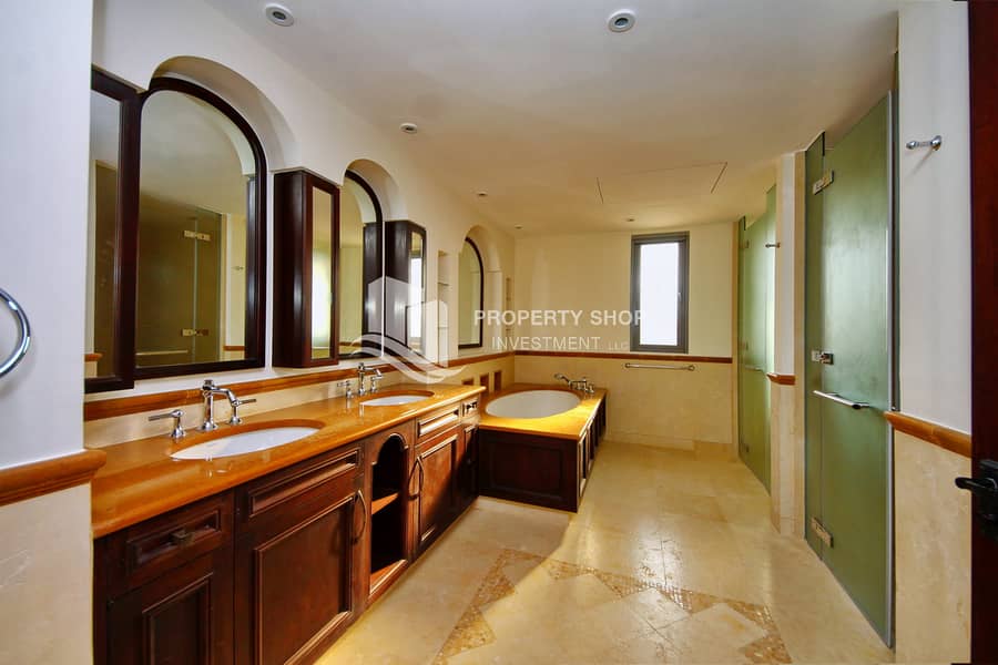 11 3-bedroom-standard-villa-abu-dhabi-saadiyat-beach-arabian-master-bathroom. JPG