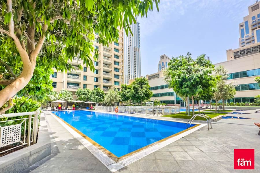 NEGOTIABLE  BEAUTIFUL VIEW HIGH FLOOR  1 BED