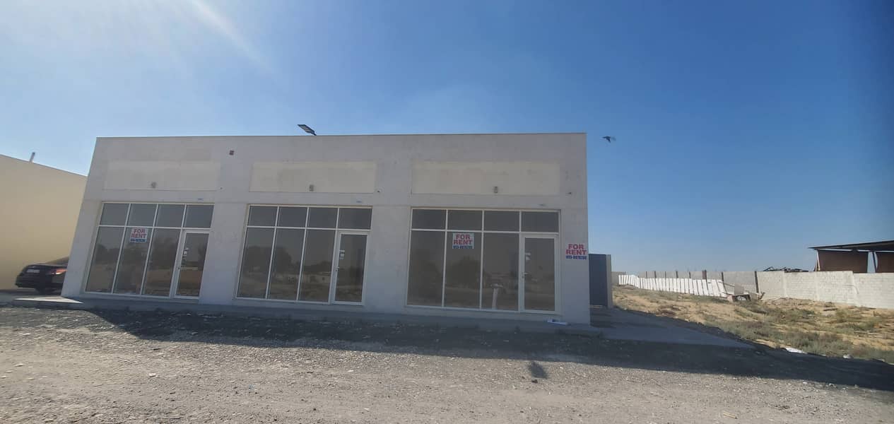 6 shops and yard for rent in Al sajaa in Sharjah 
Each shops have bathroom and electricity 20kv