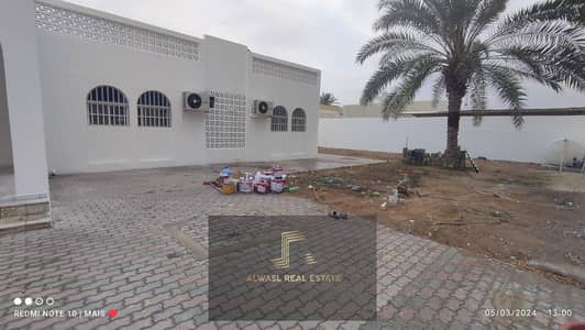 Villa for rent one floor in Sharjah, Wasit area The villa is fully renovated and ready to move in