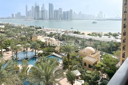 2 Bedroom Flat for Sale in Palm Jumeirah, Dubai - High Floor | Marina Views | On West Beach