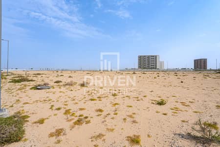 Plot for Sale in Dubai South, Dubai - Spacious Land | Residential Use G+4 | Great View