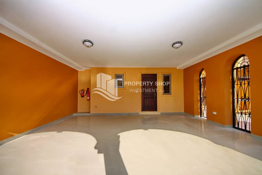 15 4-bedroom-quadplex-townhouse-villa-saadiyat-beach-mediterranean-garage. JPG