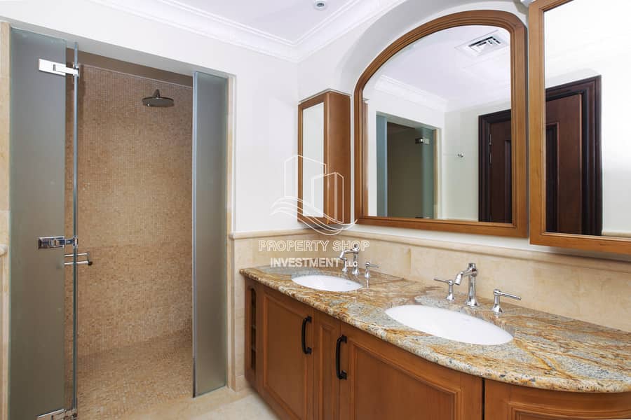 12 saadiyat-isalnd-beach-villa-abu-dhabi-master-bathroom(19). JPG