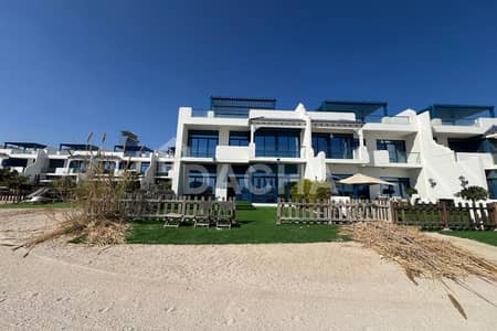 5 Bedroom Villa for Rent in Palm Jumeirah, Dubai - Beachfront / Available Now / Genuine Listing