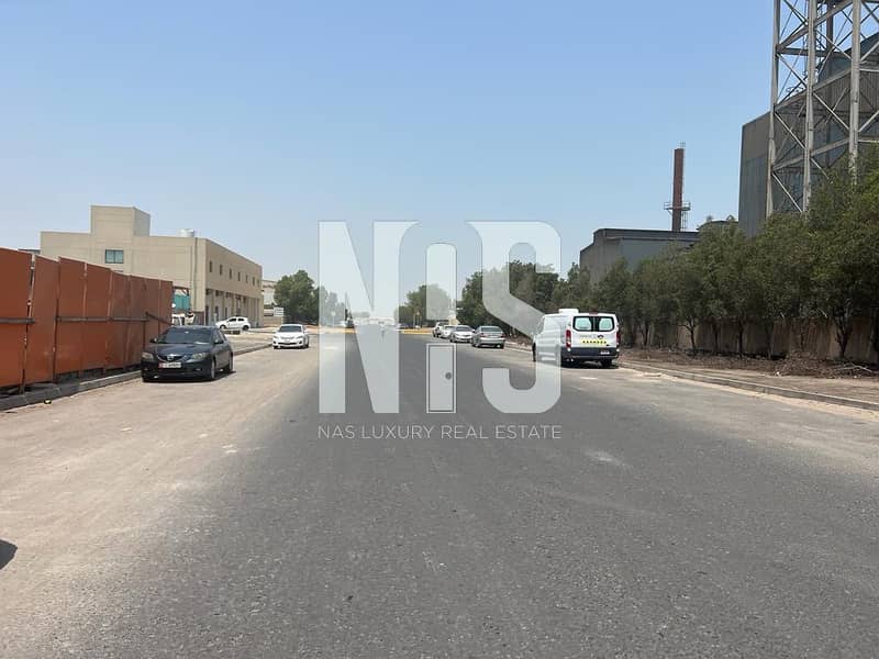 New & huge warehouses in Mussafah MW4 on main road