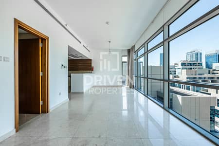 Studio for Rent in Business Bay, Dubai - Amazing City View | Bright and Modern Unit