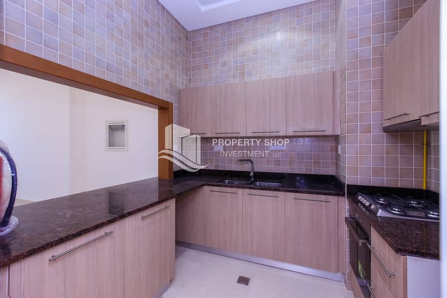 4 1-bedroom-apartment-abu-dhabi-yas-island-ansam-tower-3-kitchen. JPG