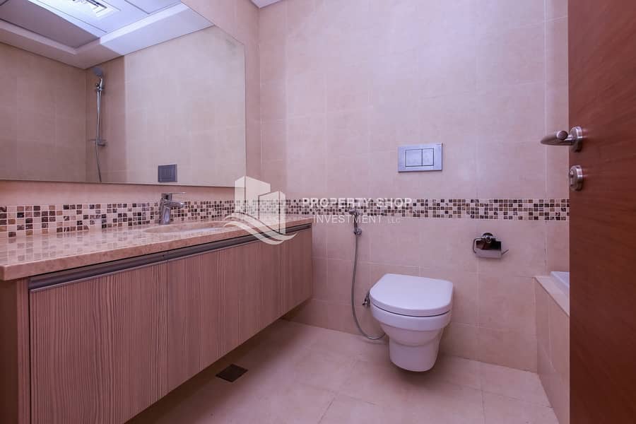 8 1-bedroom-apartment-abu-dhabi-yas-island-ansam-tower-3-master-bathroom. JPG
