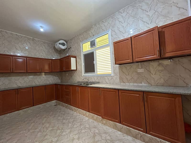 4 Bedrooms , Kitchen Private Entrance , 3 Bathrooms with Private Yard