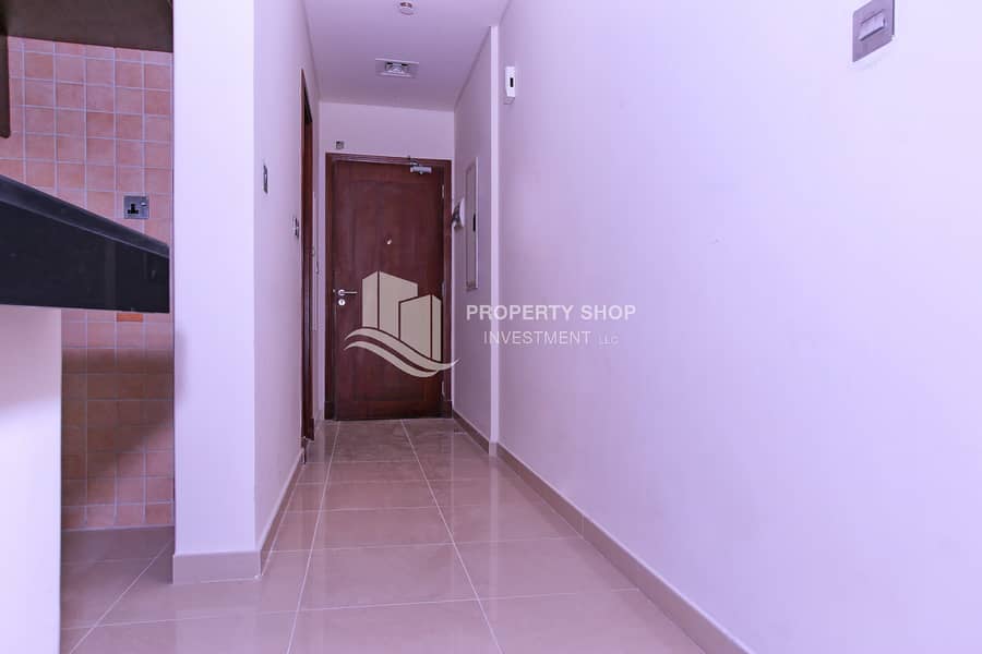 9 studio-apartment-abu-dhabi-al-reem-island-city-of-lights-hydra-avenue-foyer. JPG