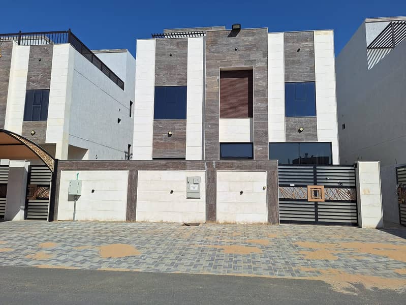 Villa for rent, ground + 1 + roof, 6 master bedrooms, in the Yasmine area. .