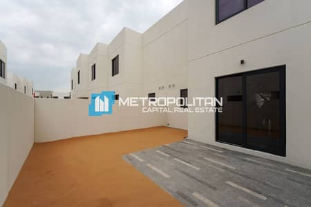 2 Bedroom Townhouse for Rent in Yas Island, Abu Dhabi - Pristine 2BR | Ready To Move In | Great Amenities