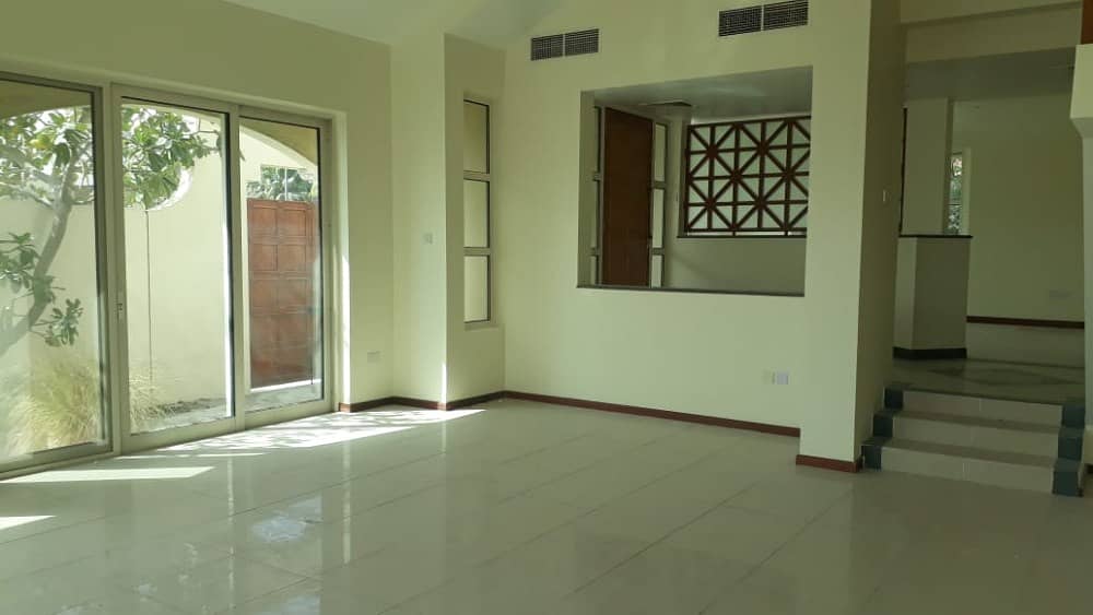 Beautiful  4 br with Maid's  villa for rent in safa